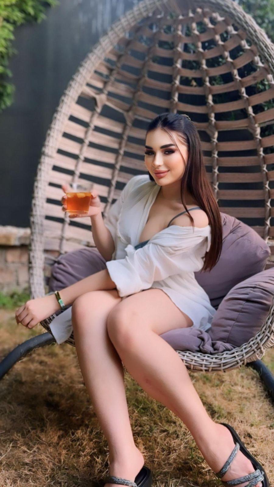 Kozyatağı Escort Bayan Filiz Tutkunun Modern Sembolü